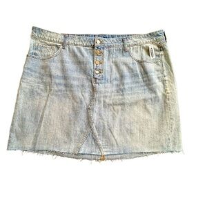 𝅺Old Navy Plus Denim Skirt • NWT • Size: 26​